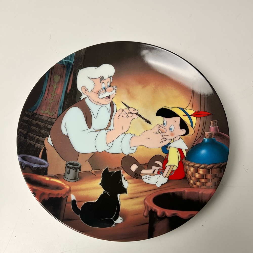 1 of 6 PINOCCHIO COLLECTABLE PLATE